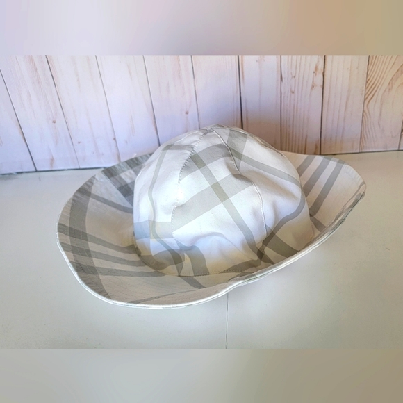 Burberry Accessories - Burberry bucket hat